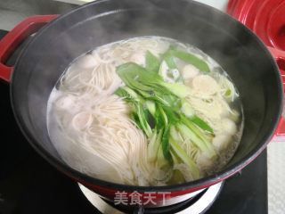 Intestine Noodles with Vegetables and Fish Roe recipe