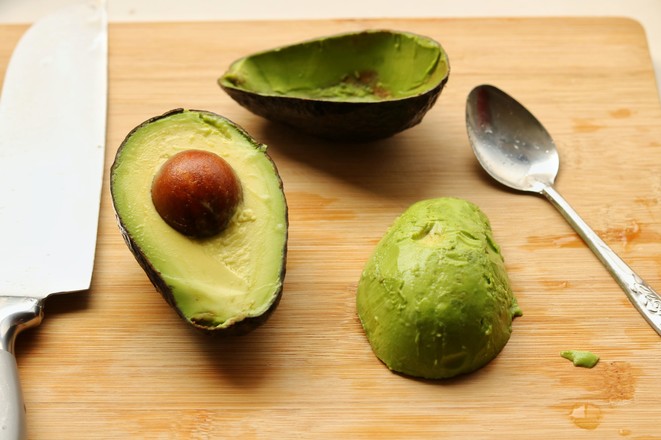 Spaghetti with Avocado and Bacon recipe