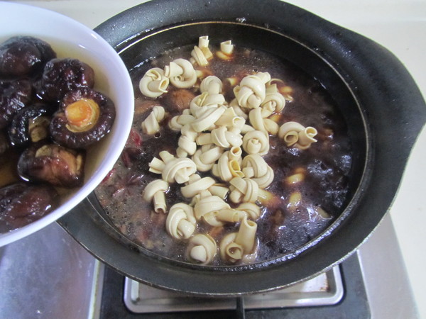 Grilled Pork Ribs with Shiitake Mushrooms recipe