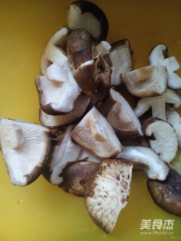 Stewed Mushrooms with Potato Chicken Wings recipe