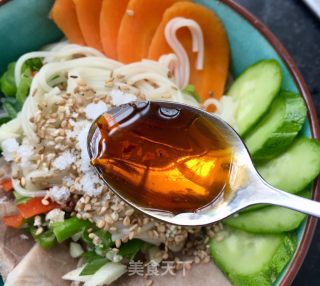 "lazy Meal" Sour and Spicy Noodle Soup with Seasonal Vegetables and Pork recipe