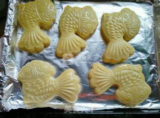 Goldfish Bean Paste Mooncake recipe