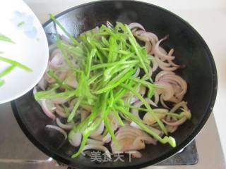 Stir-fried Shredded Eel with Green Pepper and Onion recipe