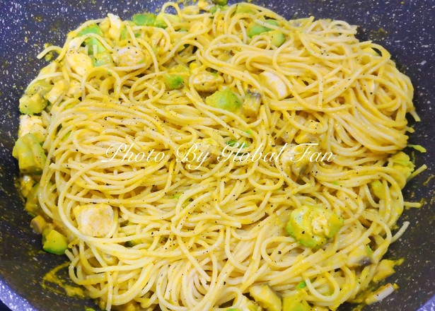 Chicken Pasta with Pumpkin Sauce and Avocado recipe