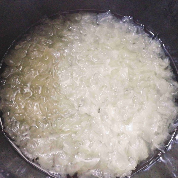 Longan and Tremella Soup recipe