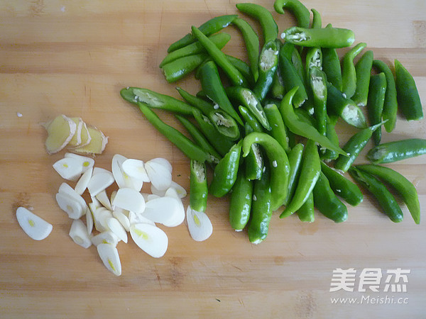 Stir-fried Pork with Hang Pepper recipe