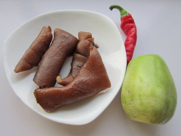 Stir-fried Pork Skin with Green Radish recipe