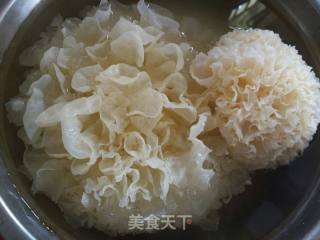 Peach Gum Soap Japonica Rice Lotus Seed Tremella Soup recipe