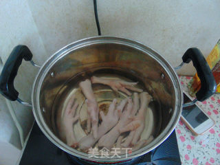 Spicy Braised Chicken Feet recipe