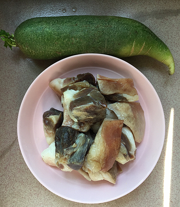 Braised Pork Trotter with Radish recipe