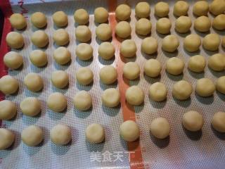Salted Egg Yolk Almond Crisp recipe