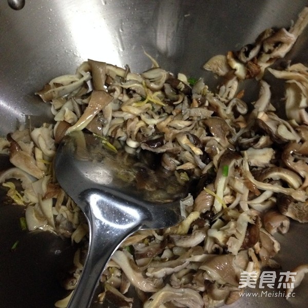 Ginger-flavored Chicken Fungus recipe