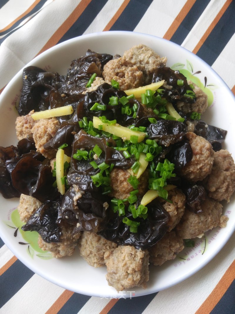 Braised Meatballs with Fungus