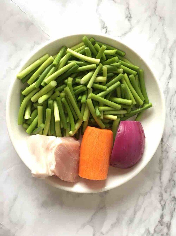 Stir-fried Pork with Garlic Moss recipe