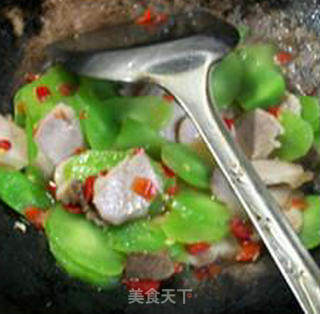 Stir-fried Lettuce with Chopped Pepper and White Meat recipe