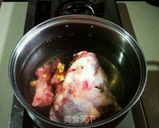 Warm Delicacy Pork Head and Radish Soup (with Dipping Sauce) recipe