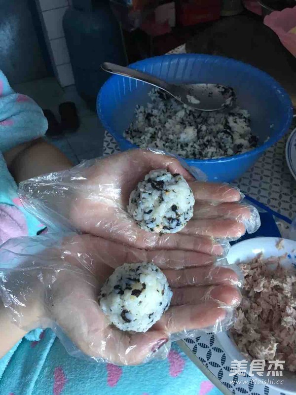 Tuna Onigiri recipe