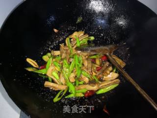 Stir-fried Pork Belly with Hang Pepper recipe