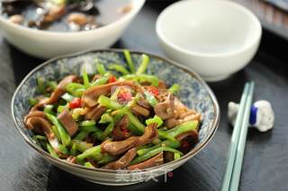 Belly Sliced Fungus and Peanut Soup recipe