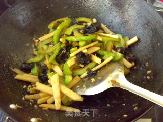 Fried Bitter Gourd with Yam and Cloud Ears recipe