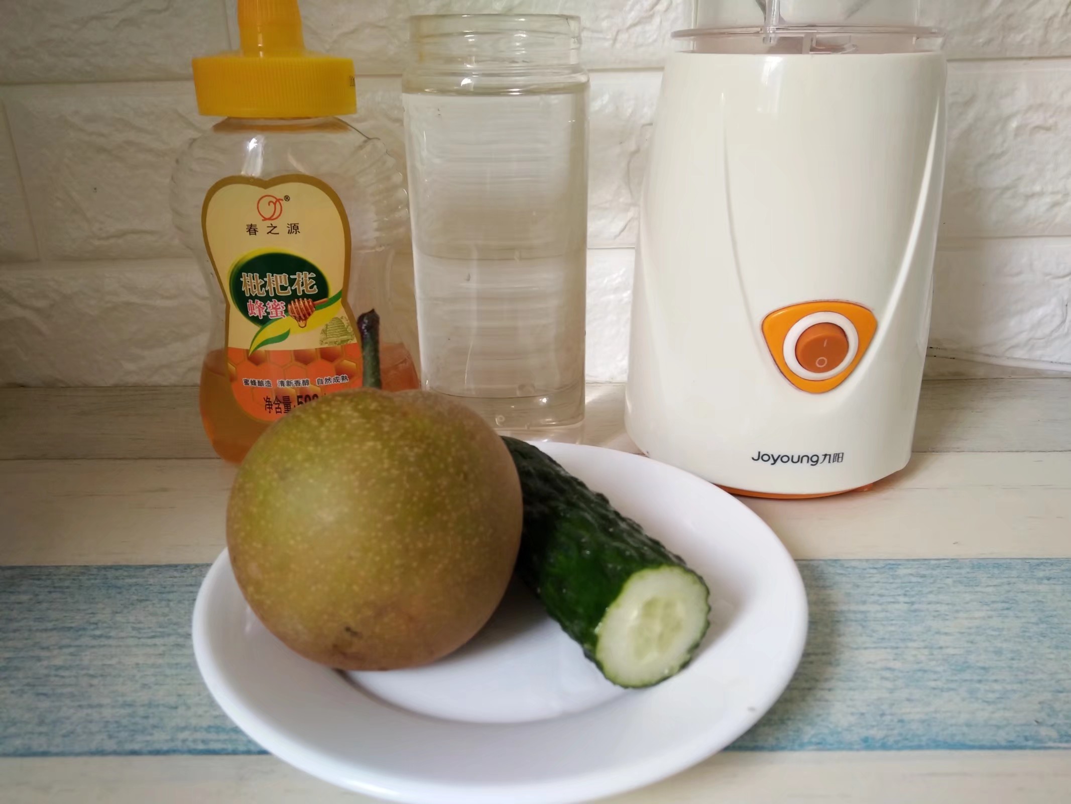 Cucumber Honey Pear Juice recipe