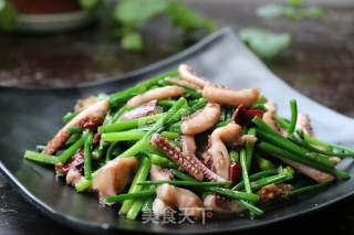 Fried Squid with Leek Stalks recipe