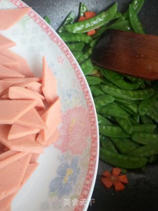 Fried Sausage with Snow Peas recipe