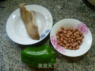 Fried Pork Ears with Peanuts and Light Pepper recipe