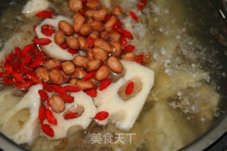 Warm Tonifying Qi, Nourishing Pork Ribs and Lotus Root Sibao Soup recipe