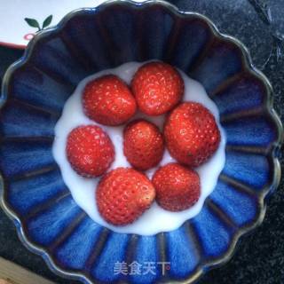 Yogurt Strawberry Bowl recipe