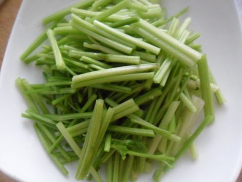 Celery Mixed with Peanuts recipe