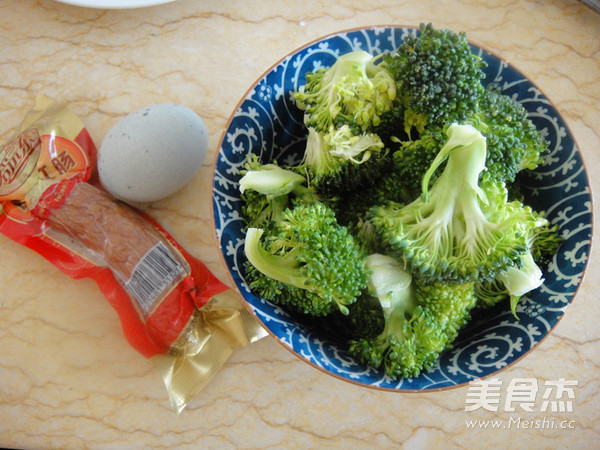 Broccoli Stewed with Preserved Egg recipe