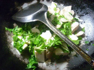 Shepherd's Purse and Mushroom Tofu Soup recipe