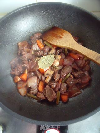 A Fascinating Western-style Health Dish in Winter-beef Stew in Red Wine recipe