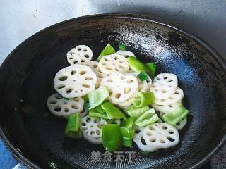 【home-style Stir-fry----onion and Lotus Root Slices】 recipe