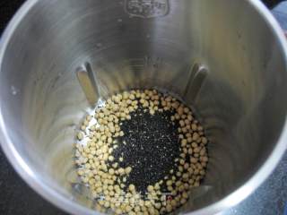 [trial Report of Midea's First Cocoa Soymilk Machine] One:——black Sesame Soymilk recipe