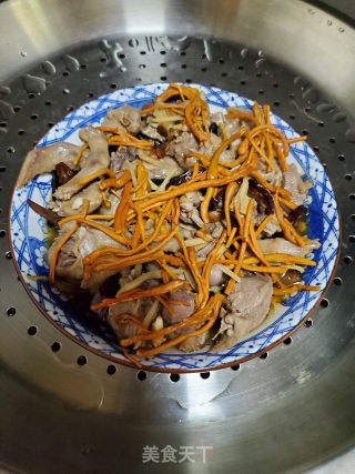 Steamed Pigeon with Black Fungus and Cordyceps Flower recipe