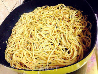 Stir-fried Spaghetti with Garlic Pepper recipe