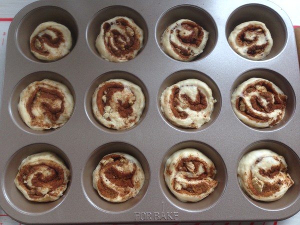 Cinnamon Walnut Rolls recipe