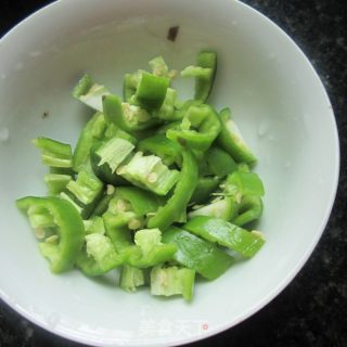 Stir-fried Meatballs with Green Peppers recipe