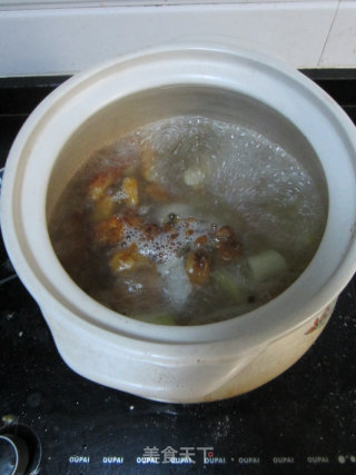 An Essential Warming Soup for Early Winter-crispy Pork and Carrot Soup recipe