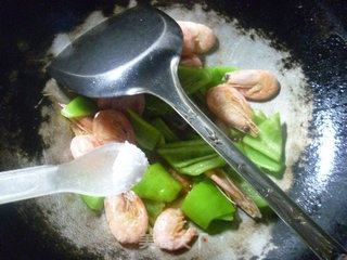 Stir-fried Arctic Sweet Shrimp with Green Peppers recipe