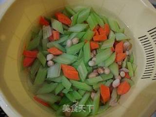 Refreshing Small Cold Dish------[cold Peanut and Celery] recipe