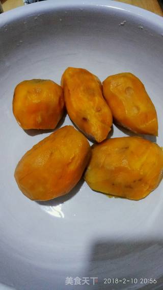 Sweet Potato and Black Sesame Fried Fruit recipe