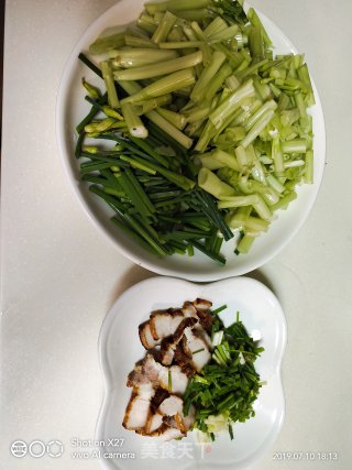 Stir-fried Pork Belly Slices with Convolvulus Root recipe