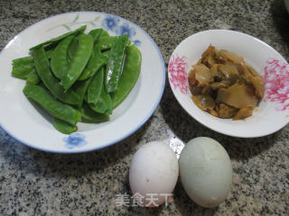 Fried Mustard Slices with Duck Eggs and Fried Snow Peas recipe