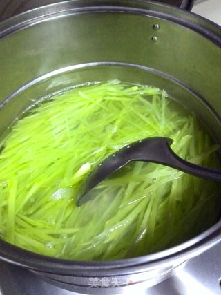 Kuaishou Dishes--ginger Fragrant Lettuce Shreds recipe