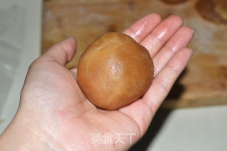 Mooncake with Lotus Seed Paste and Egg Yolk recipe