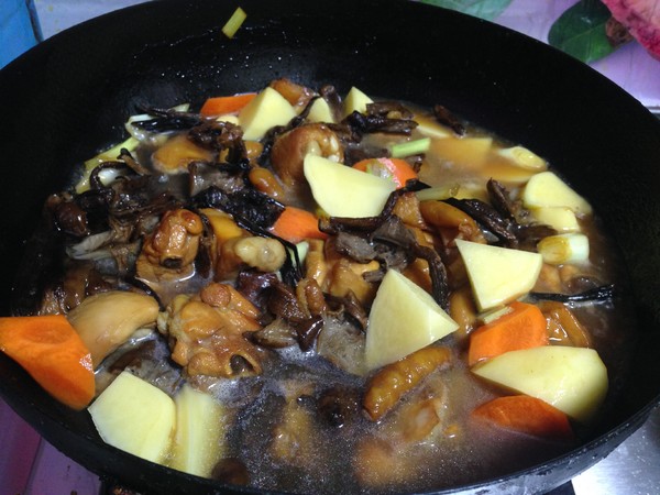 Stewed Chicken Drumsticks with Hazel Mushroom recipe