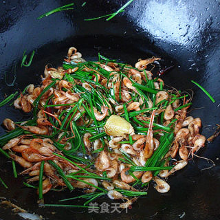 Stir-fried River Prawns with Leek recipe